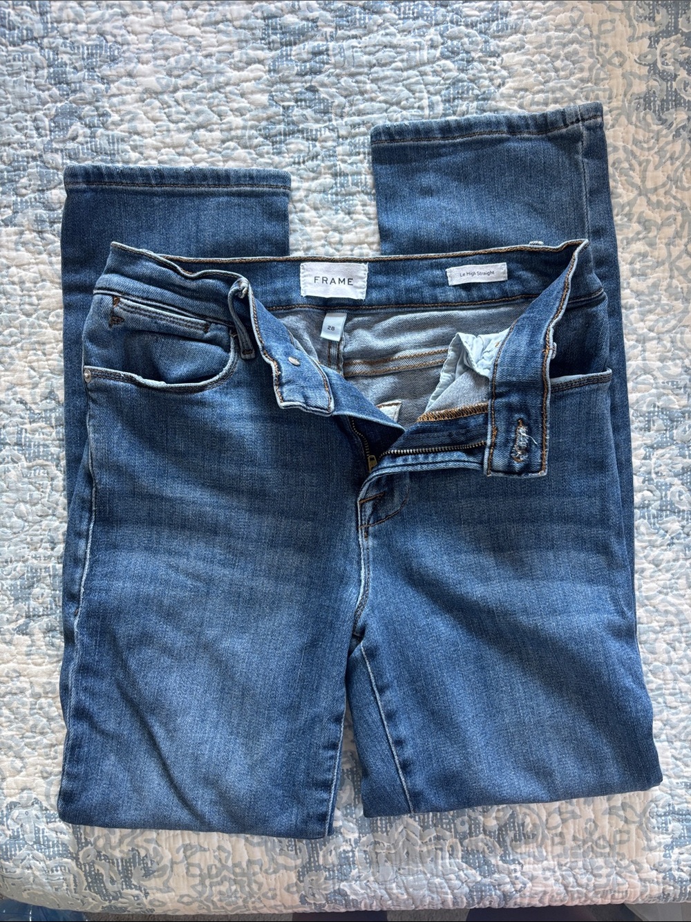 Frame Denim Straight-Leg Jeans in Medium Blue Wash